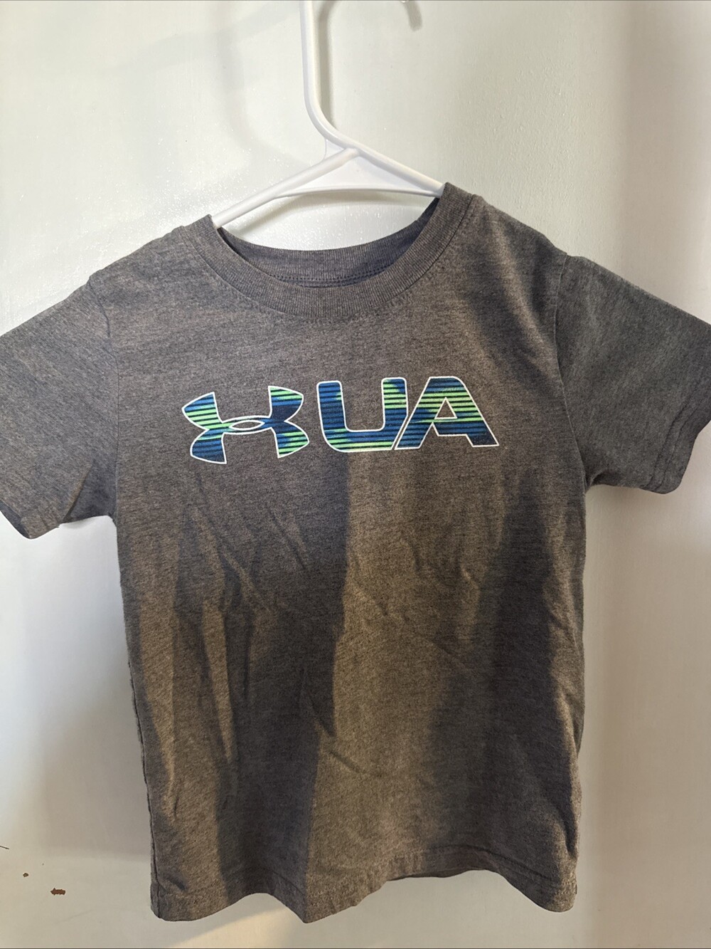 Under Armour Boys Shirt Size 4/5